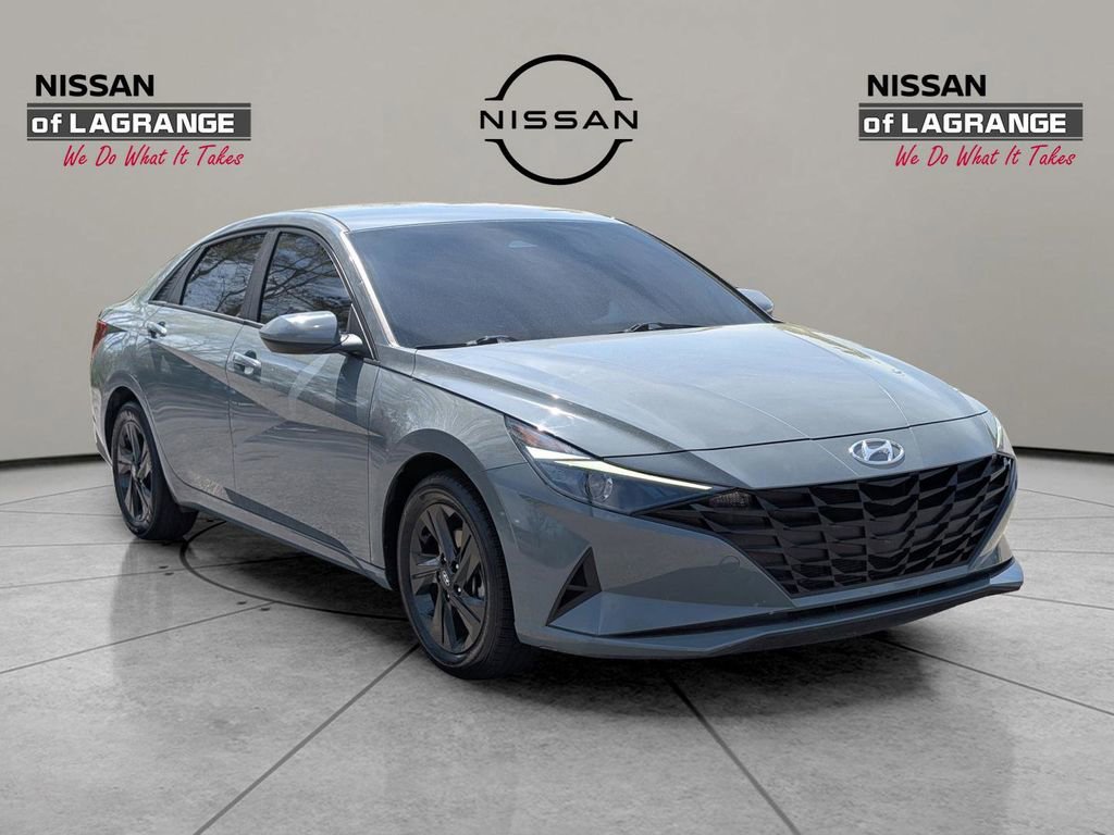 Used 2022 Hyundai Elantra SEL w/ Cargo Package image 3