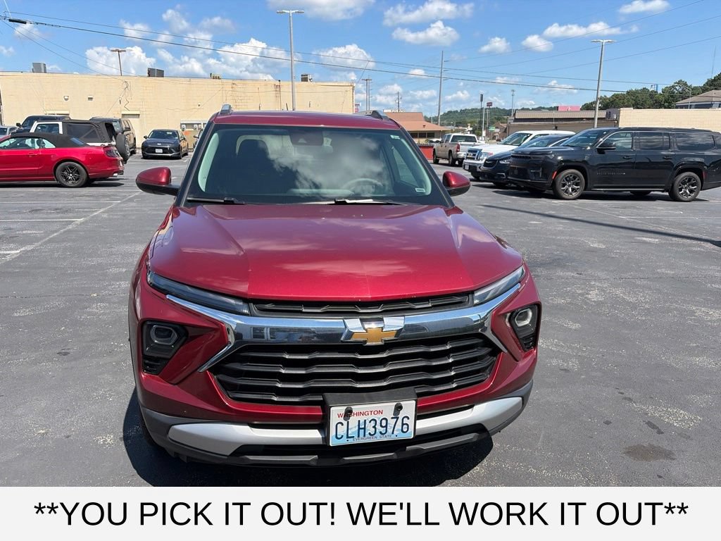 Used 2025 Chevrolet TrailBlazer LT AWD/4WD image 2