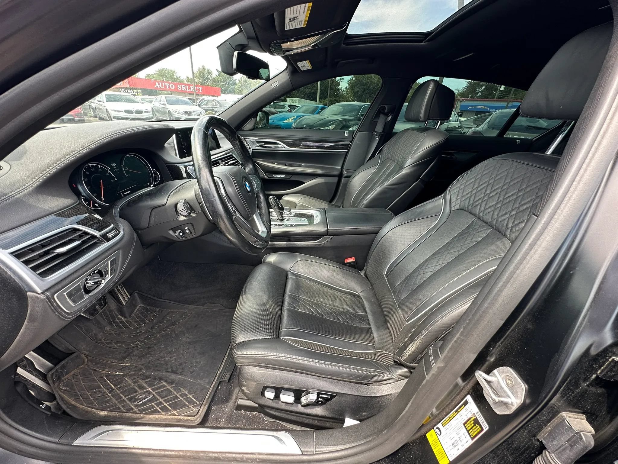 Used 2018 BMW 750i RWD image 10
