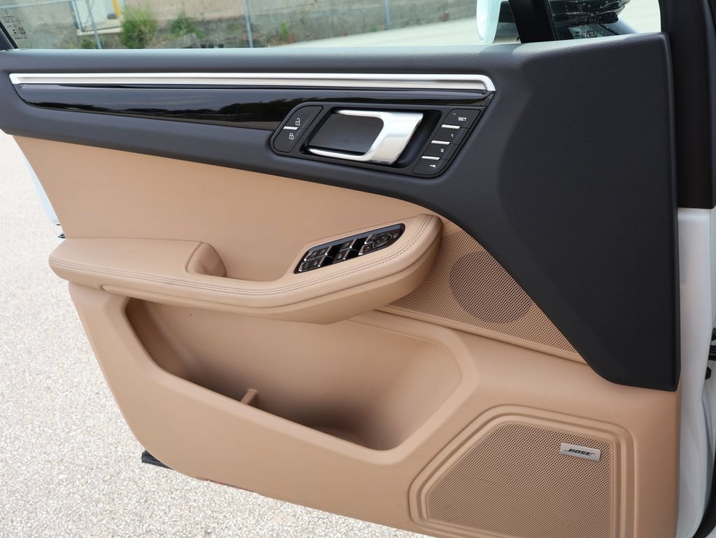 Certified 2024 Porsche Macan S AWD/4WD image 34