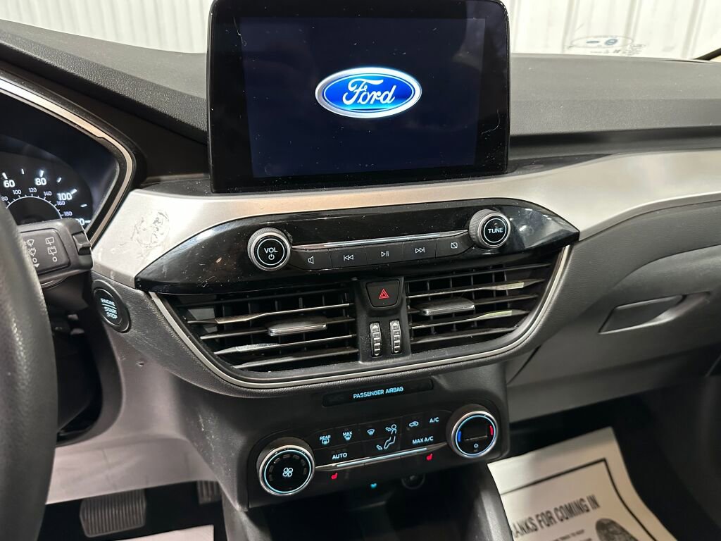 Used 2020 Ford Escape SE image 12