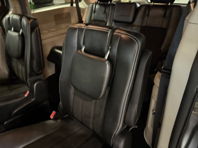 Used 2019 Dodge Grand Caravan SXT FWD image 23