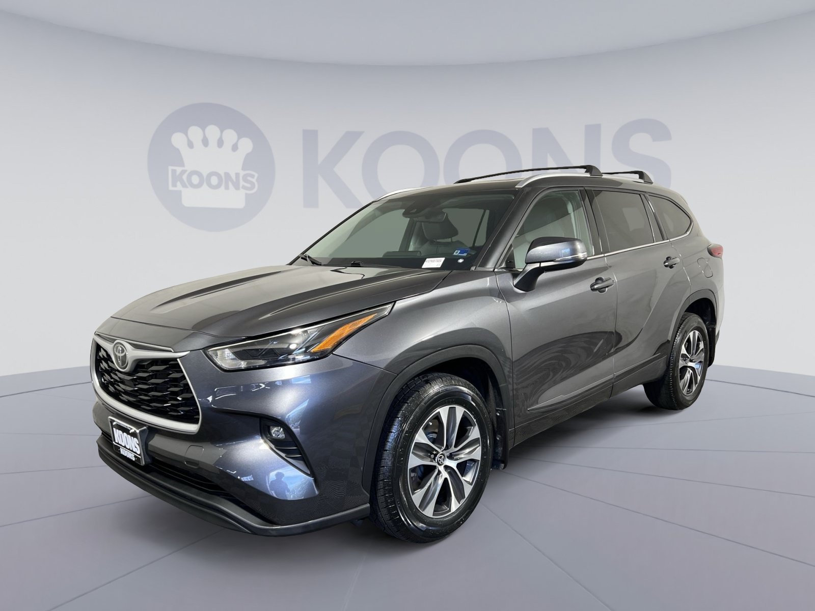Used 2022 Toyota Highlander XLE AWD/4WD image 5