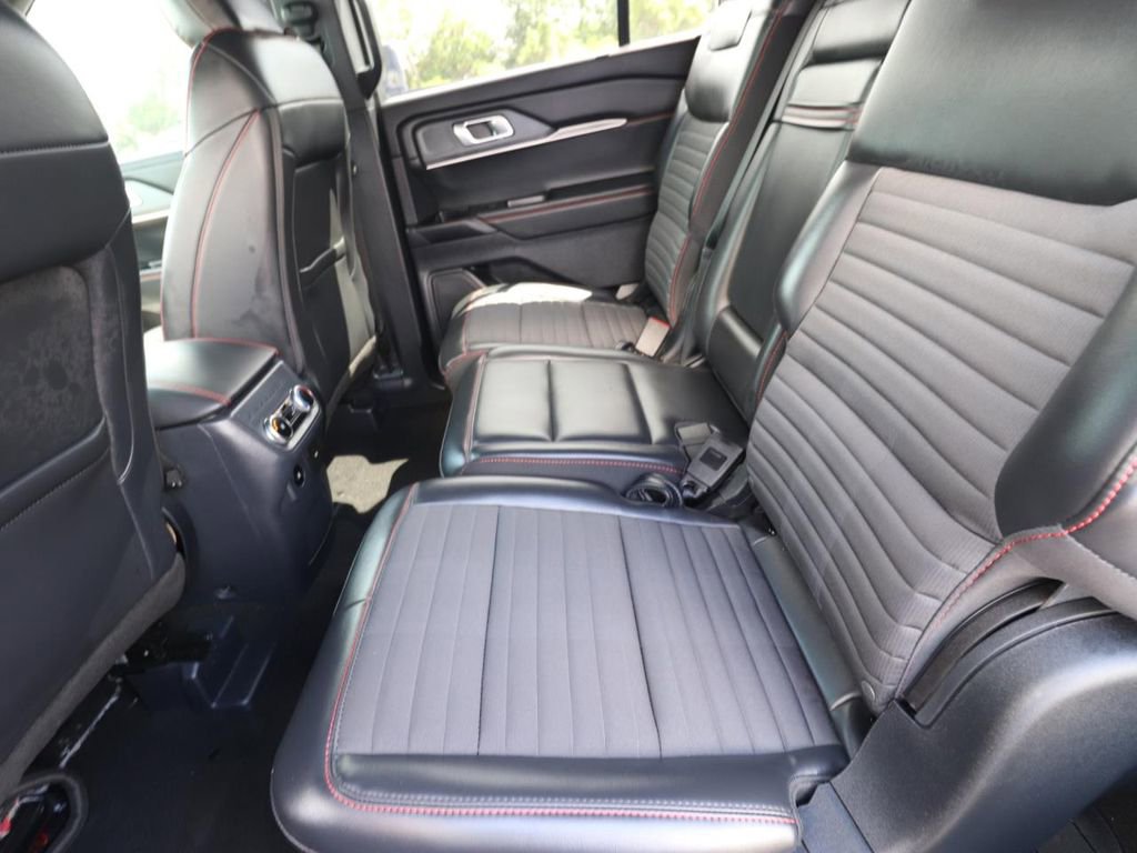 Used 2025 Ford Explorer ST-Line image 4