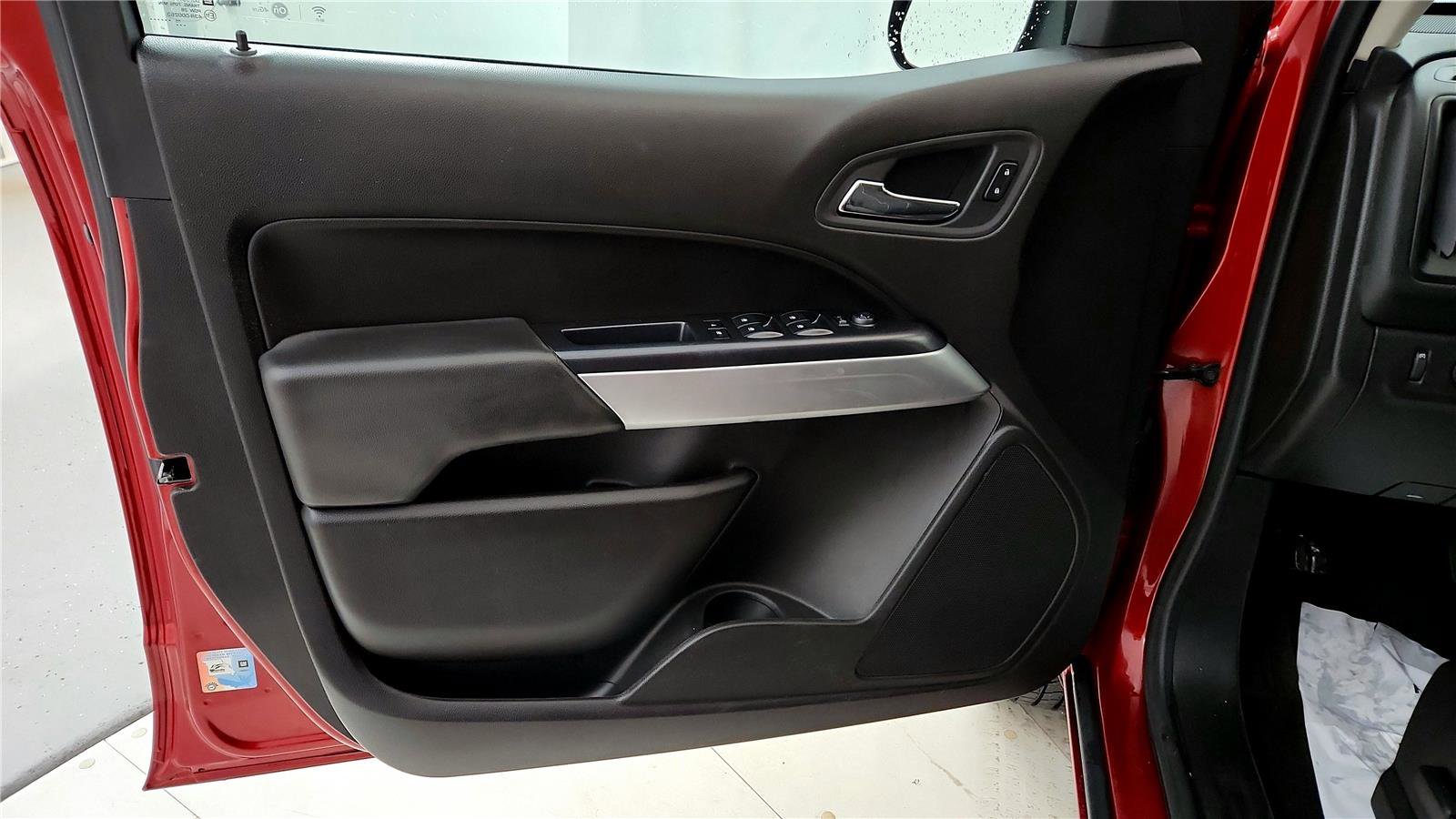 Used 2016 Chevrolet Colorado LT w/ LT Convenience Package image 22