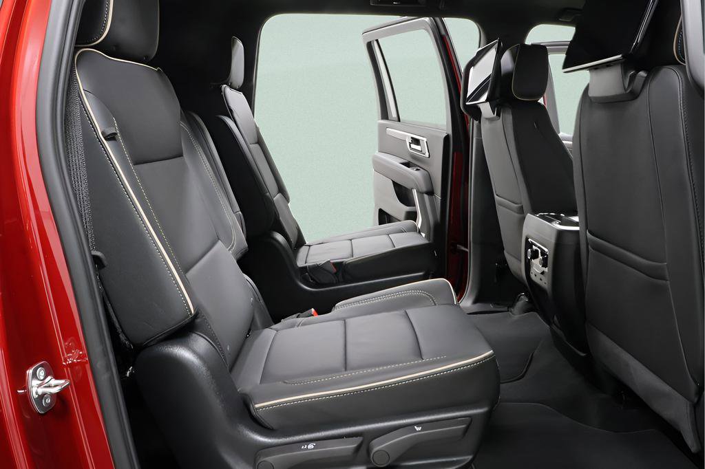 New 2026 Chevrolet Suburban Premier image 32