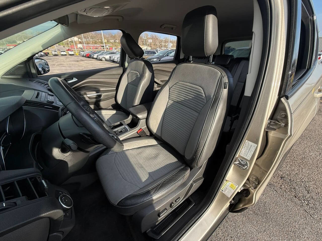 Used 2018 Ford Escape SE w/ SE Sport Appearance Package AWD/4WD image 9