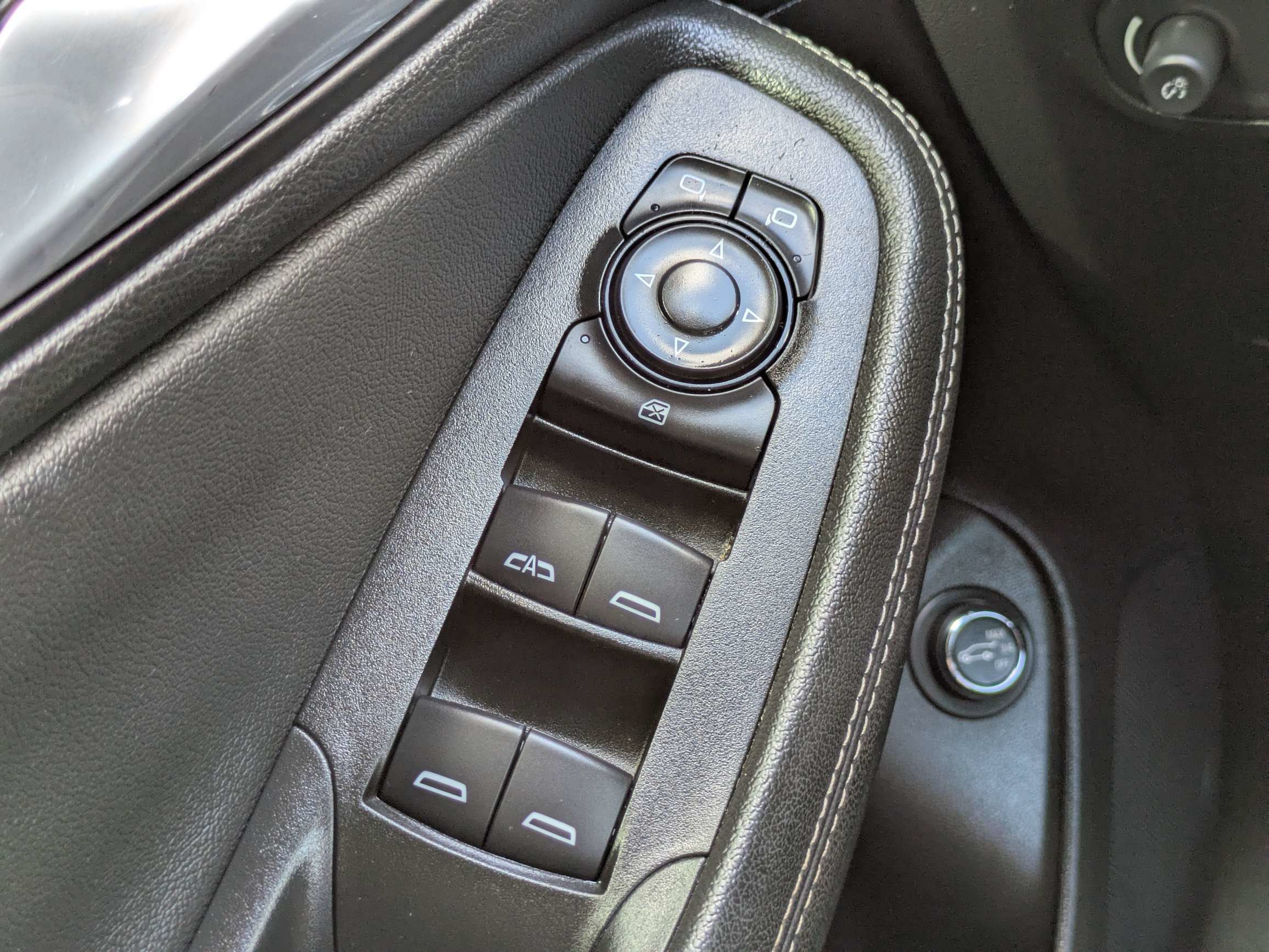 Used 2020 Buick Encore GX Select w/ Experience Buick Package FWD image 24