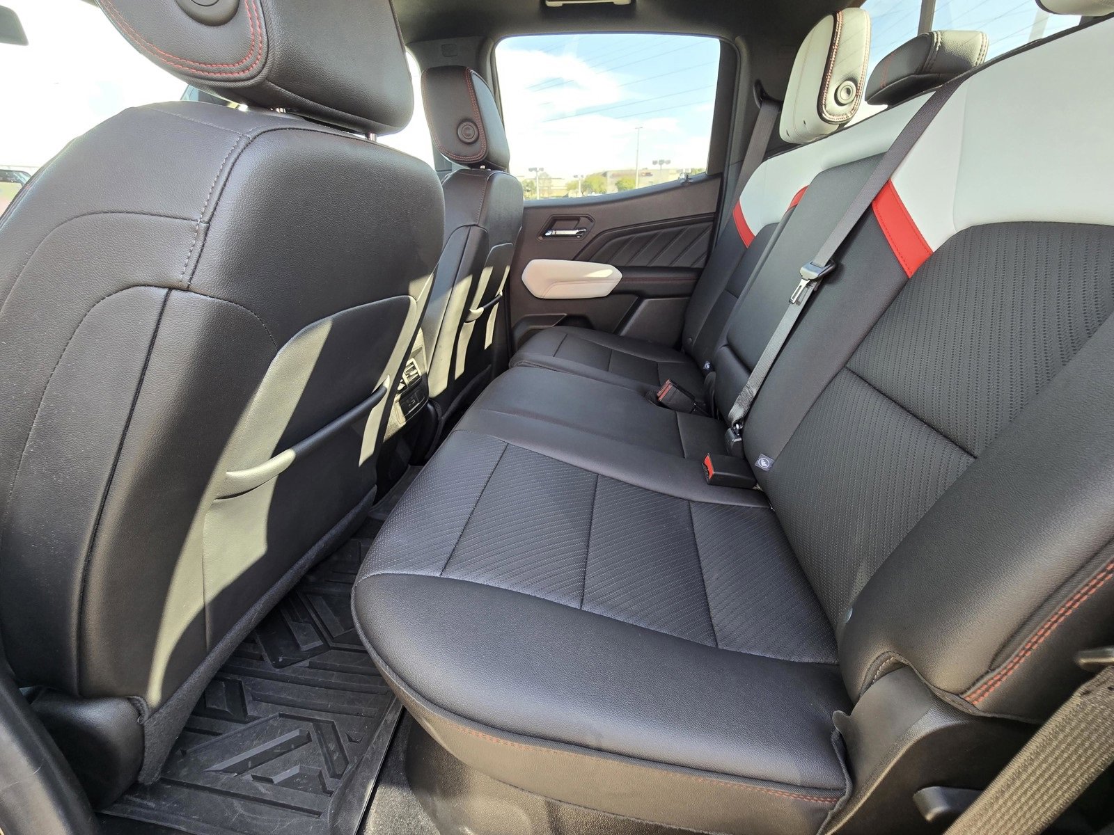 Used 2023 GMC Canyon AT4X image 10