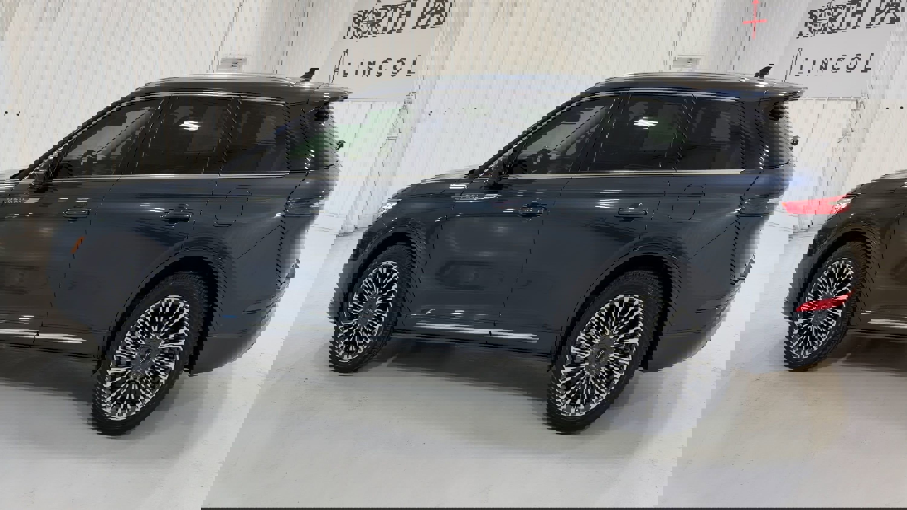 Used 2020 Lincoln Corsair Reserve w/ Equipment Group 201A image 7