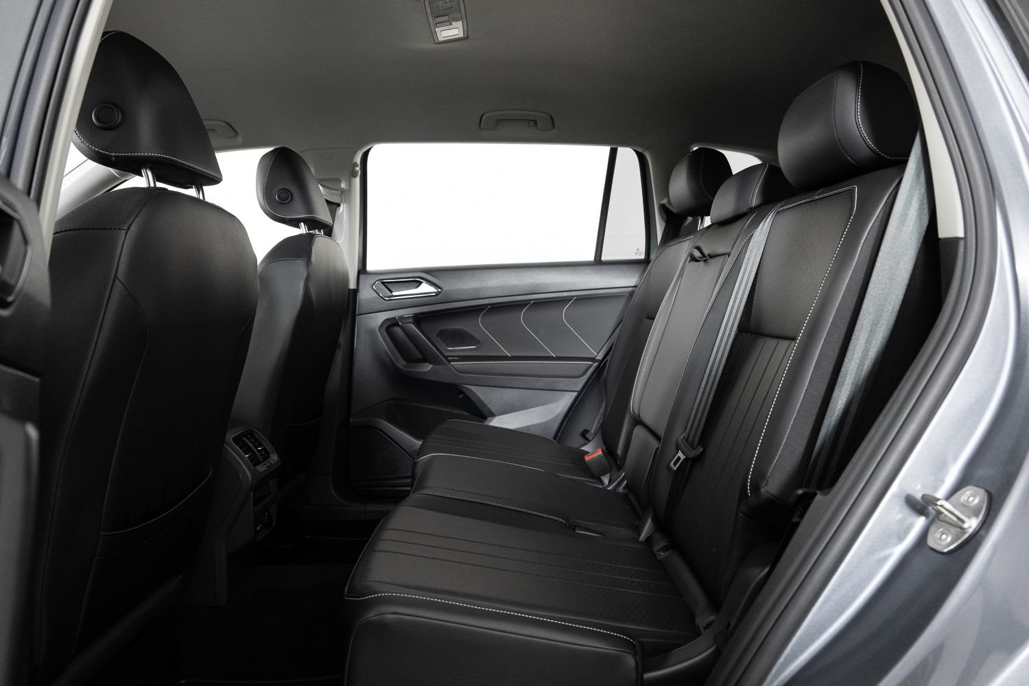 Used 2023 Volkswagen Tiguan SE AWD/4WD image 19