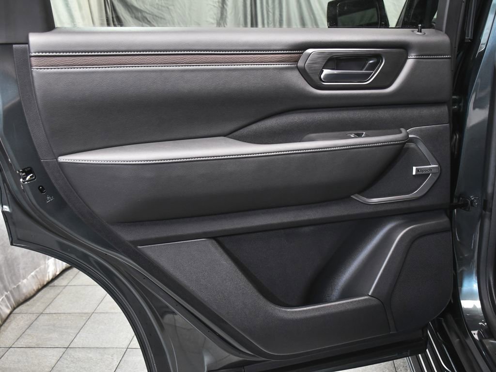 Used 2025 Nissan Armada Platinum Reserve AWD/4WD image 13