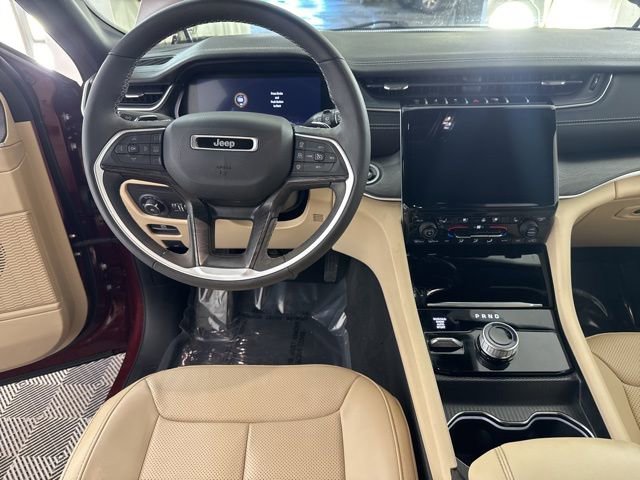 Used 2024 Jeep Grand Cherokee Limited w/ Luxury Tech Group II image 32