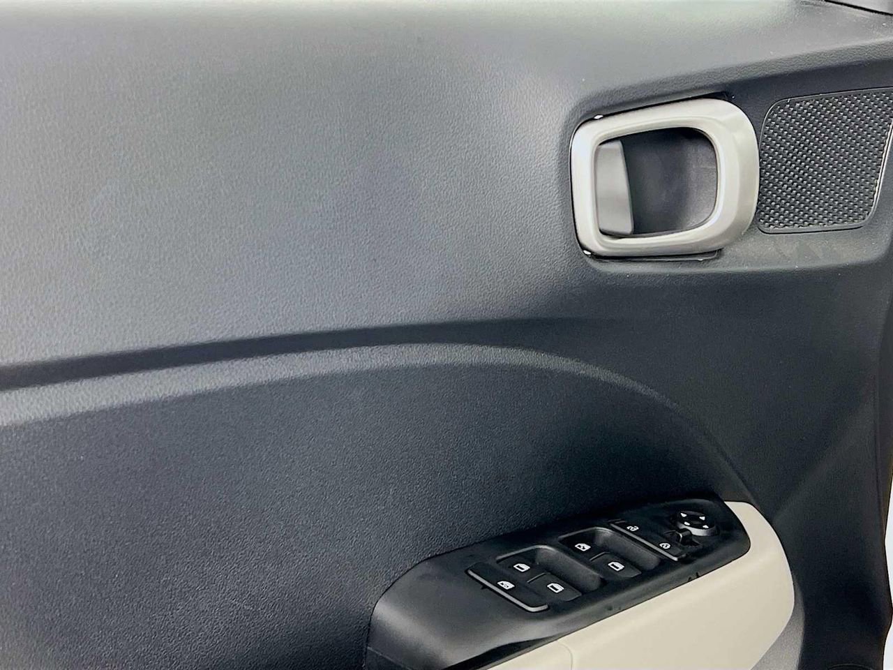 New 2025 Hyundai Venue SEL image 16