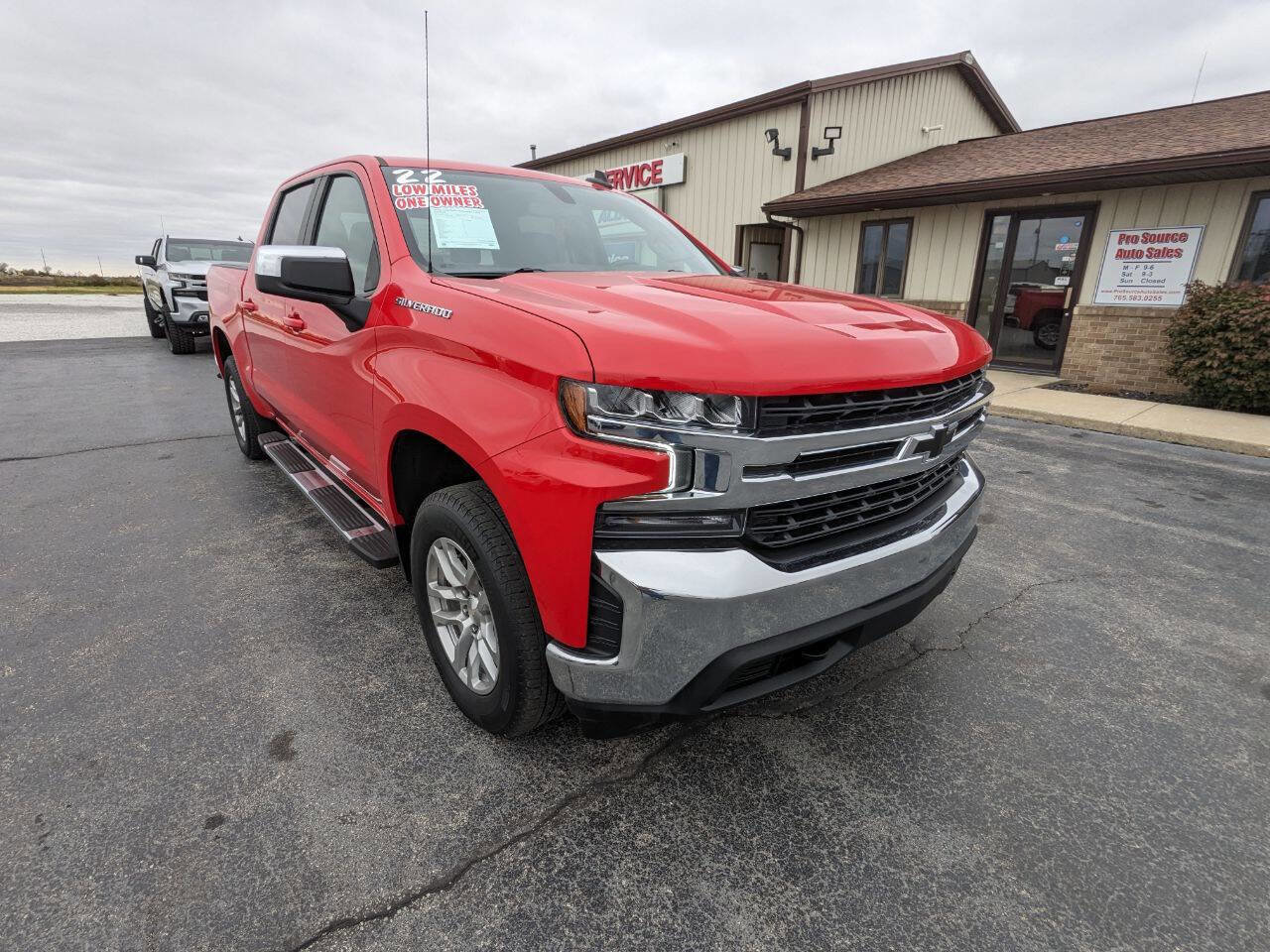 Used 2022 Chevrolet Silverado 1500 LT w/ Bed Protection Package image 2