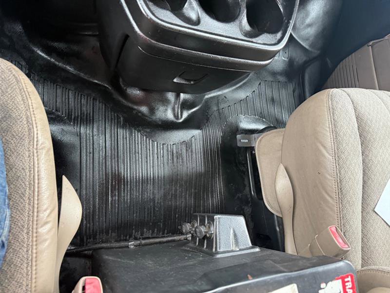 Used 2011 Chevrolet Express 2500 image 20