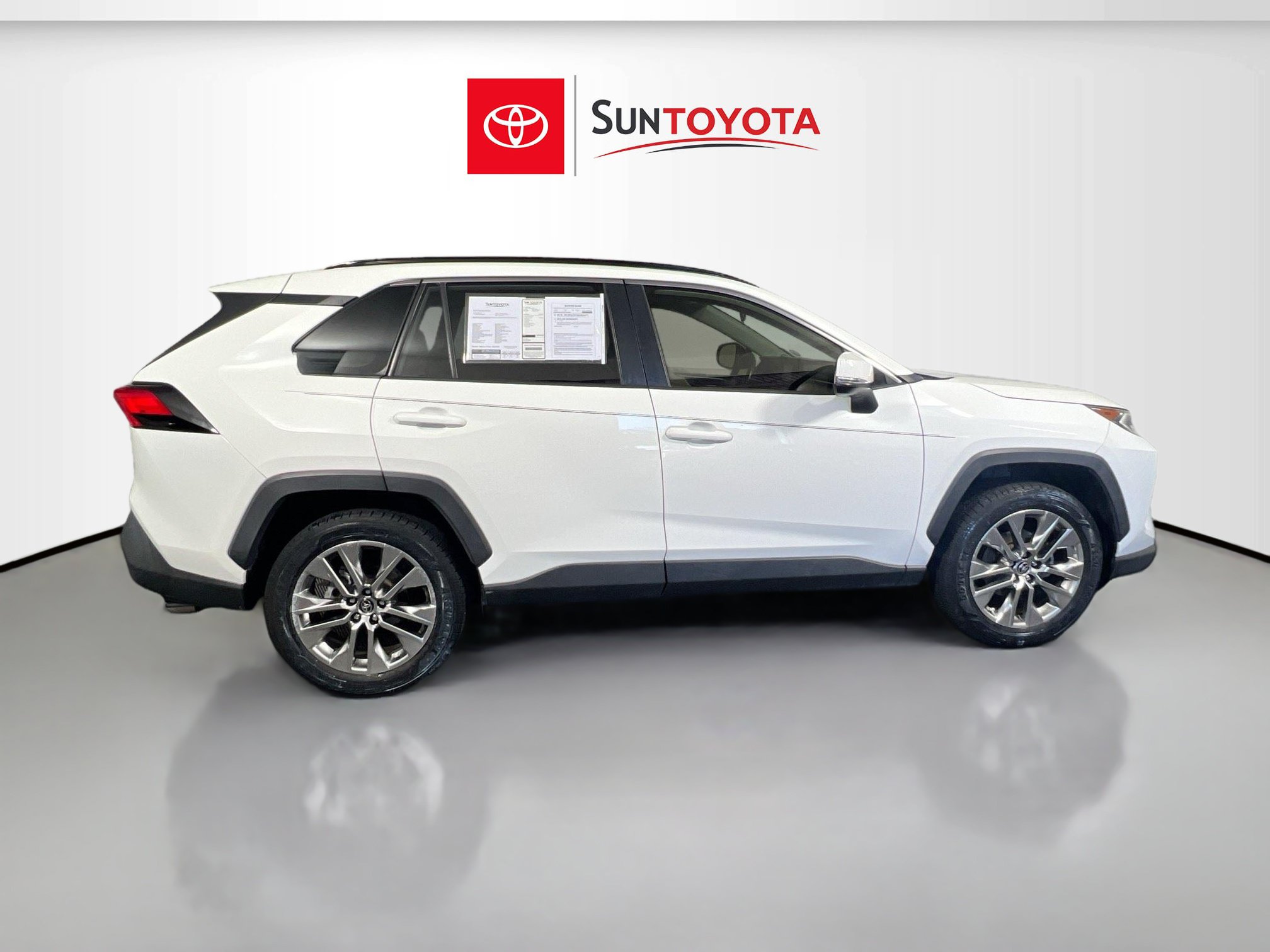 Used 2019 Toyota RAV4 XLE Premium FWD image 2