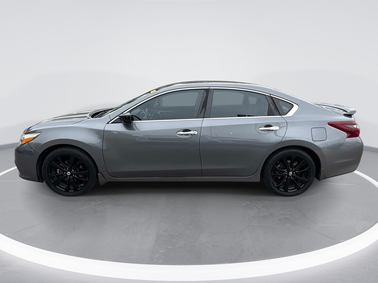 Used 2018 Nissan Altima 2.5 SR w/ SR Midnight Edition FWD image 5