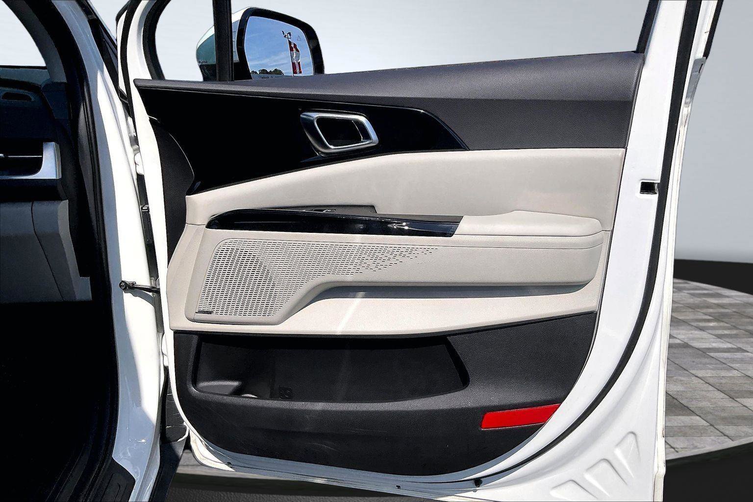 Used 2024 Kia Carnival SX Prestige FWD image 25