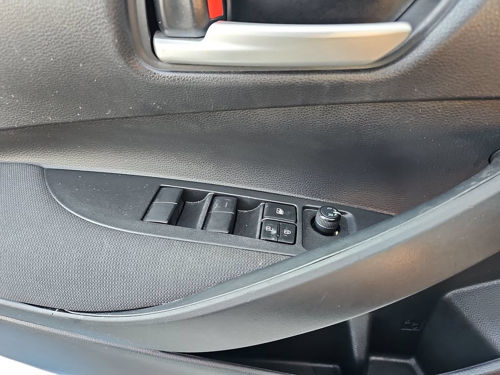 Used 2021 Toyota Corolla LE FWD image 27