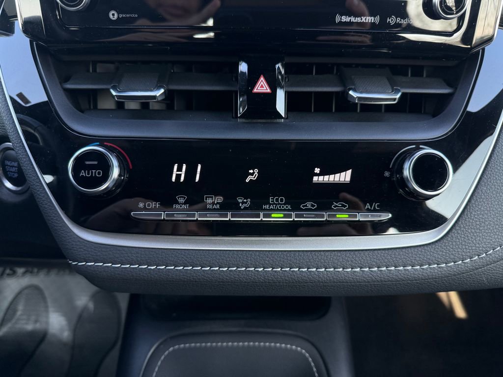 Used 2021 Toyota Corolla SE w/ Special Edition image 25