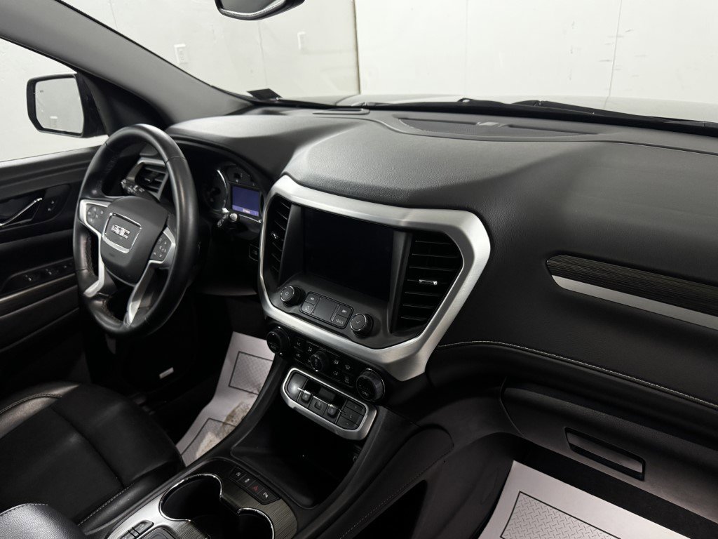 Used 2023 GMC Acadia SLT image 32