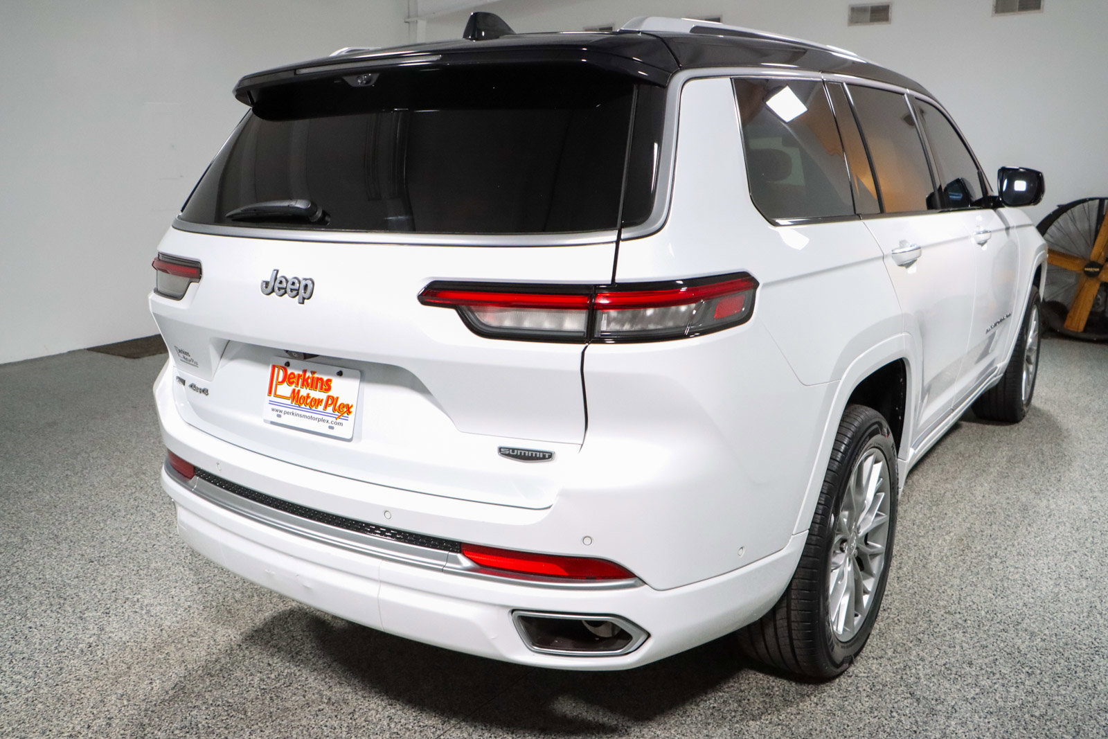 Used 2022 Jeep Grand Cherokee L Summit w/ Advanced Protech Group IV image 7