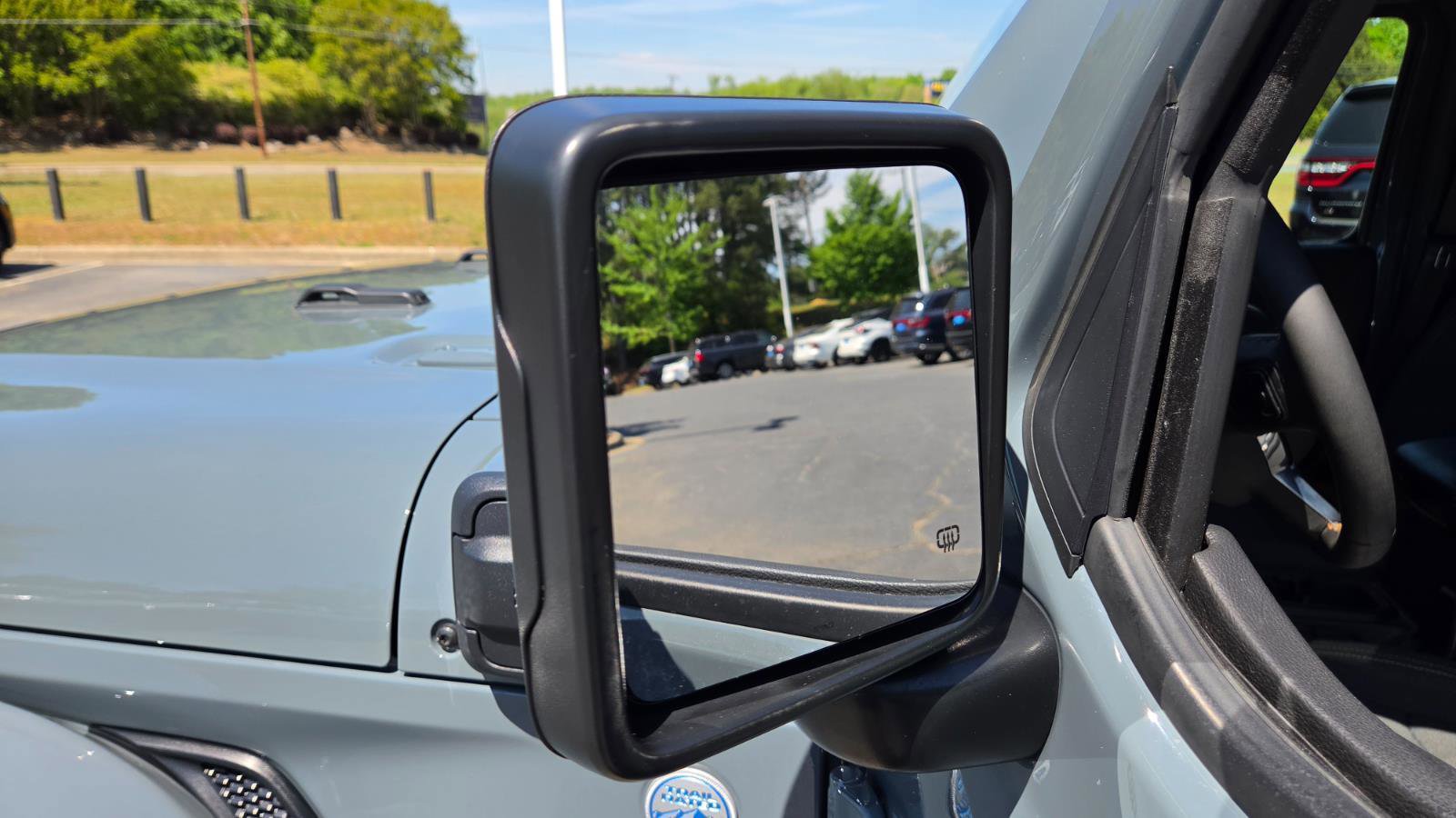 Used 2024 Jeep Wrangler Sahara image 23