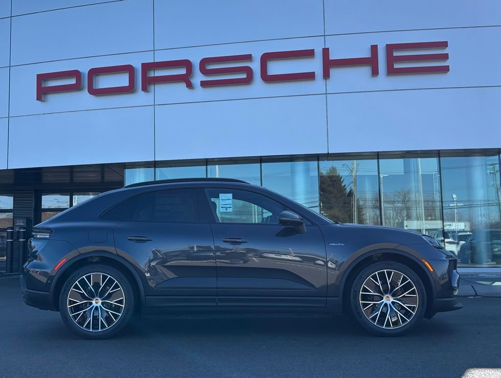 New 2026 Porsche Macan 4 Electric image 18
