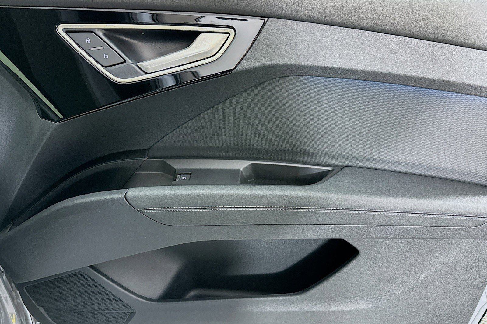 Used 2024 Audi Q4 e-tron Prestige w/ Black Optic Plus Package image 23