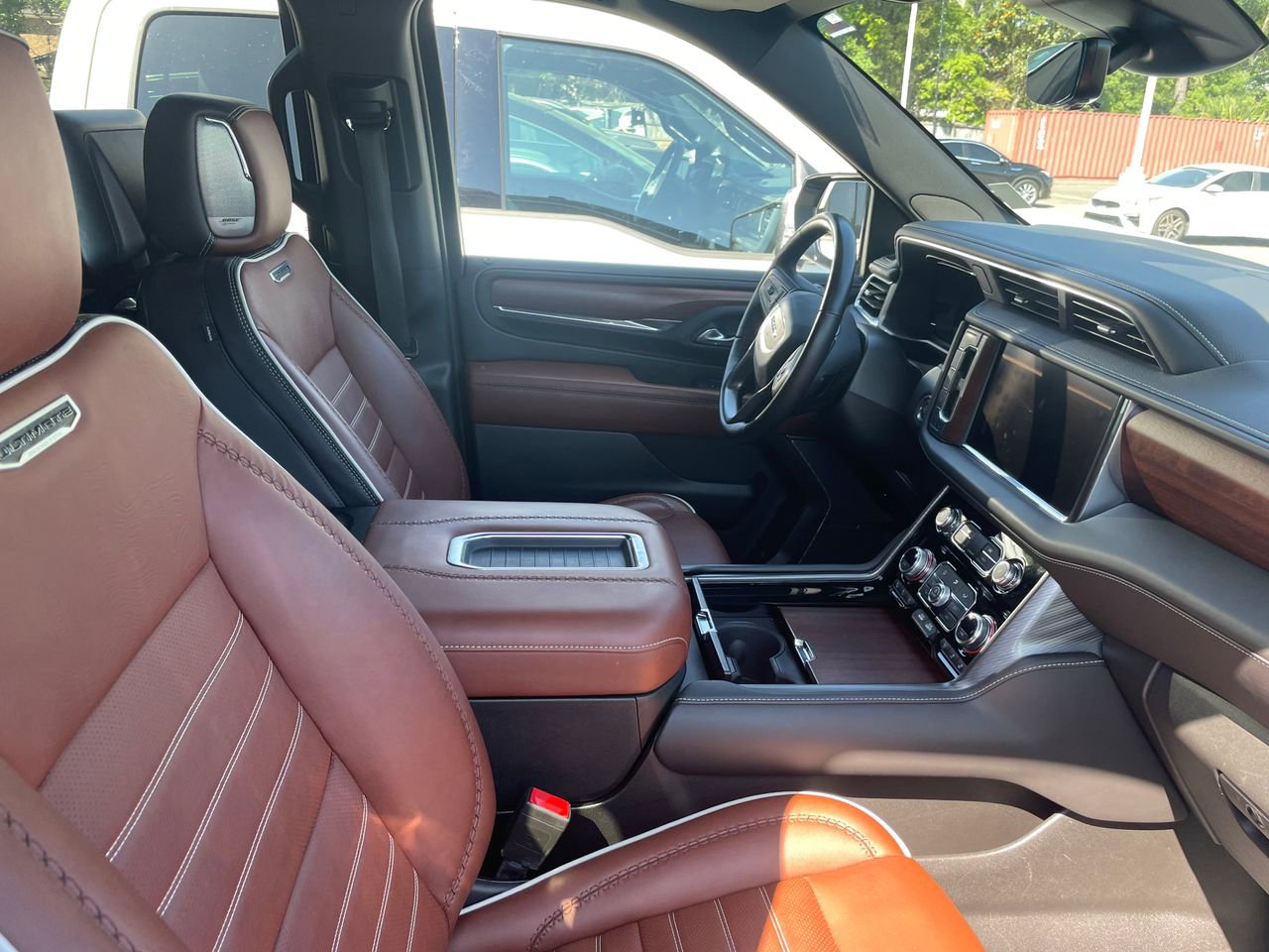Used 2023 GMC Yukon Denali Ultimate AWD/4WD image 24