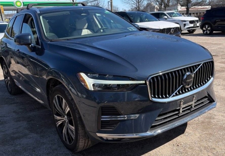 Used 2023 Volvo XC60 B5 Plus w/ Climate Package image 7