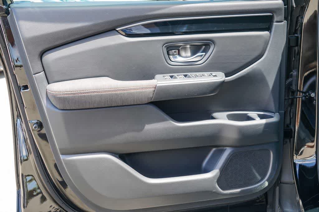 Used 2025 Honda Pilot Sport image 18