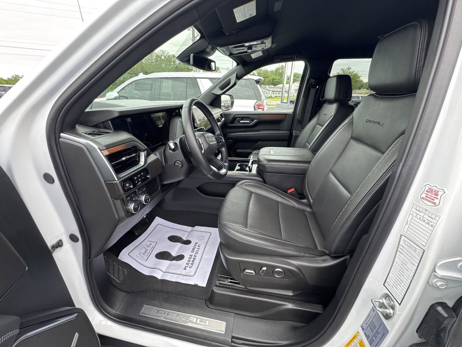 Used 2025 GMC Yukon Denali AWD/4WD image 7