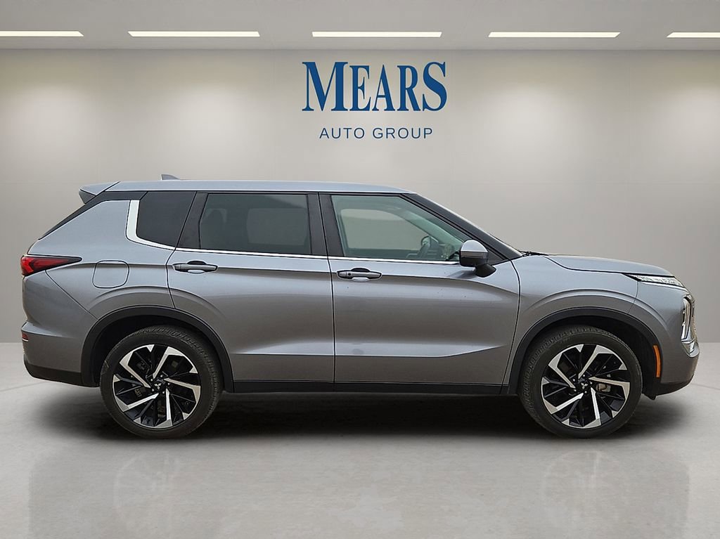 Used 2023 Mitsubishi Outlander SE image 6