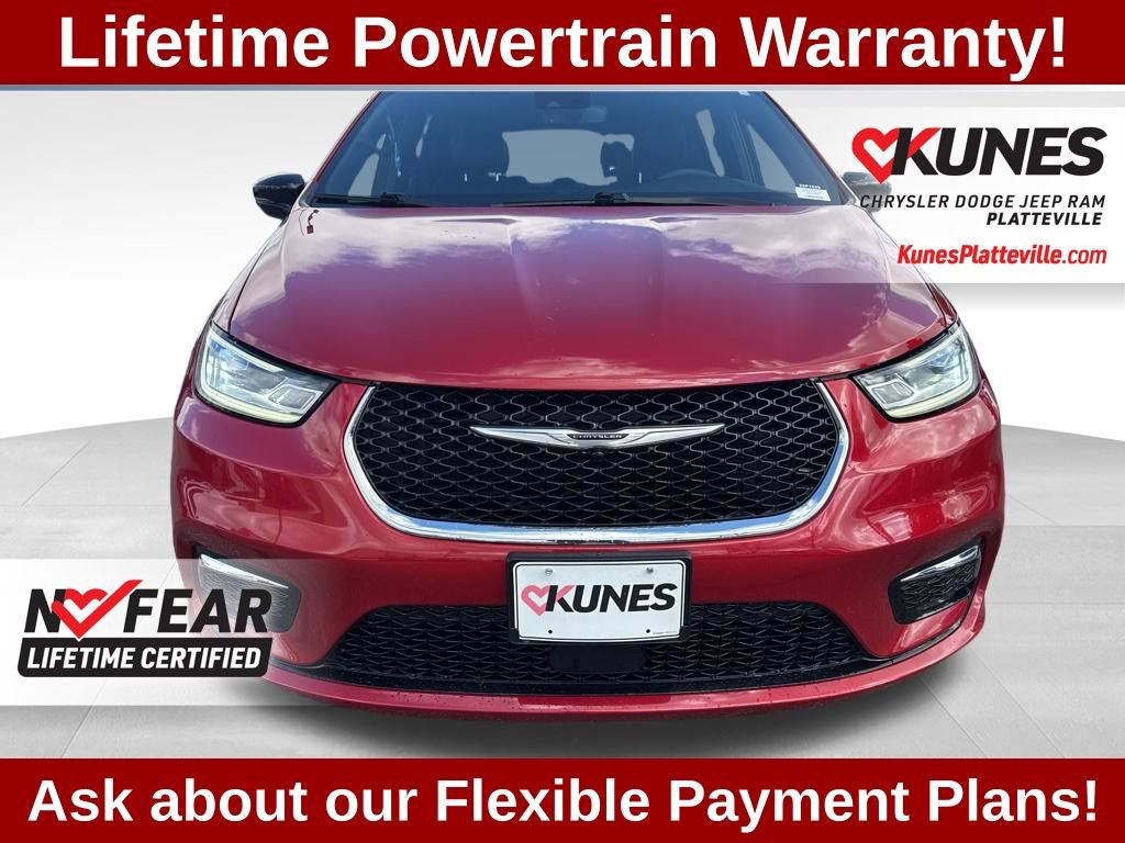 Used 2025 Chrysler Pacifica Select image 11