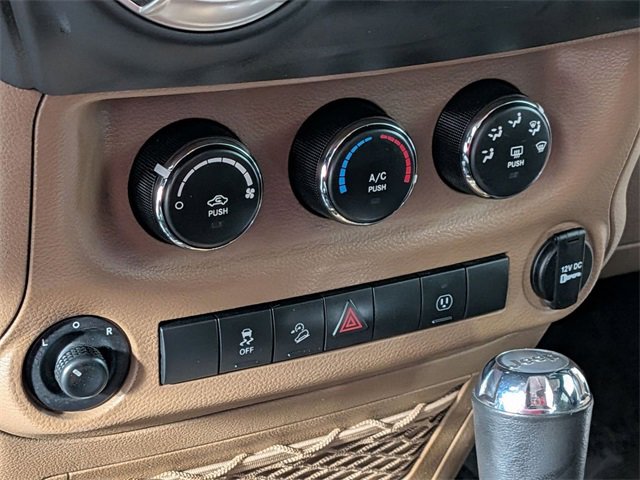 Used 2017 Jeep Wrangler Unlimited Rubicon w/ Connectivity Group image 20