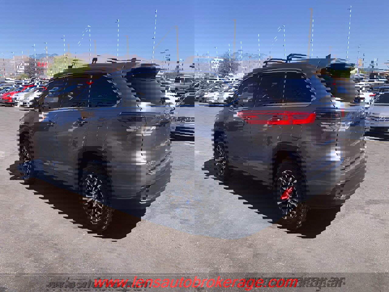 Used 2017 Toyota Highlander Plus image 6