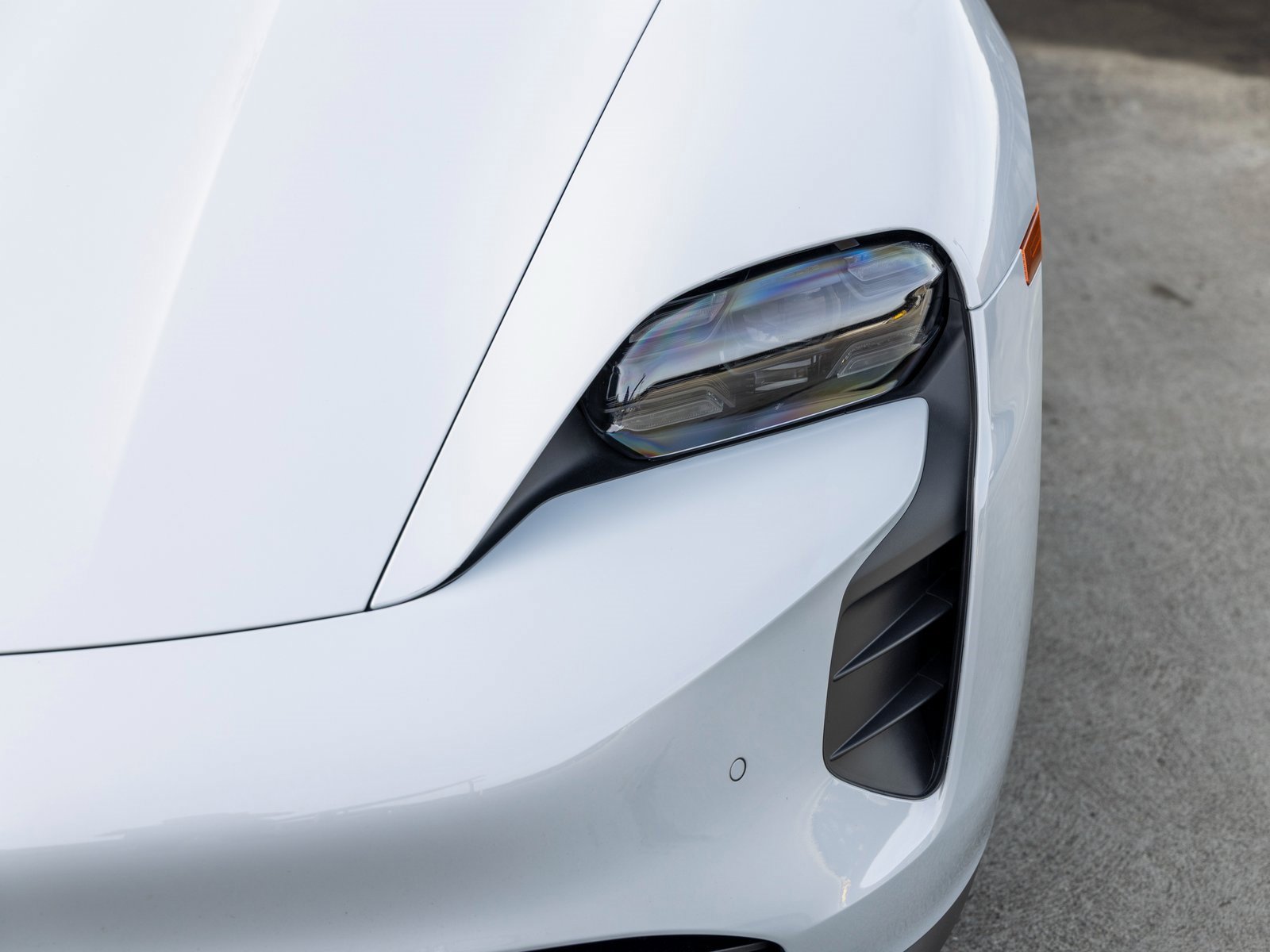 Certified 2023 Porsche Taycan GTS image 19