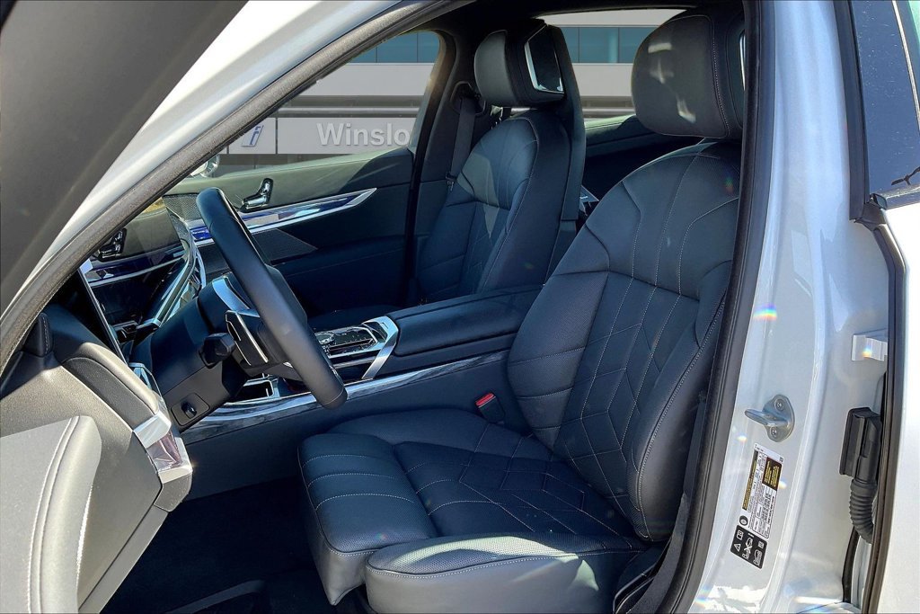 Used 2025 BMW 760i xDrive w/ Premium Package AWD/4WD image 21