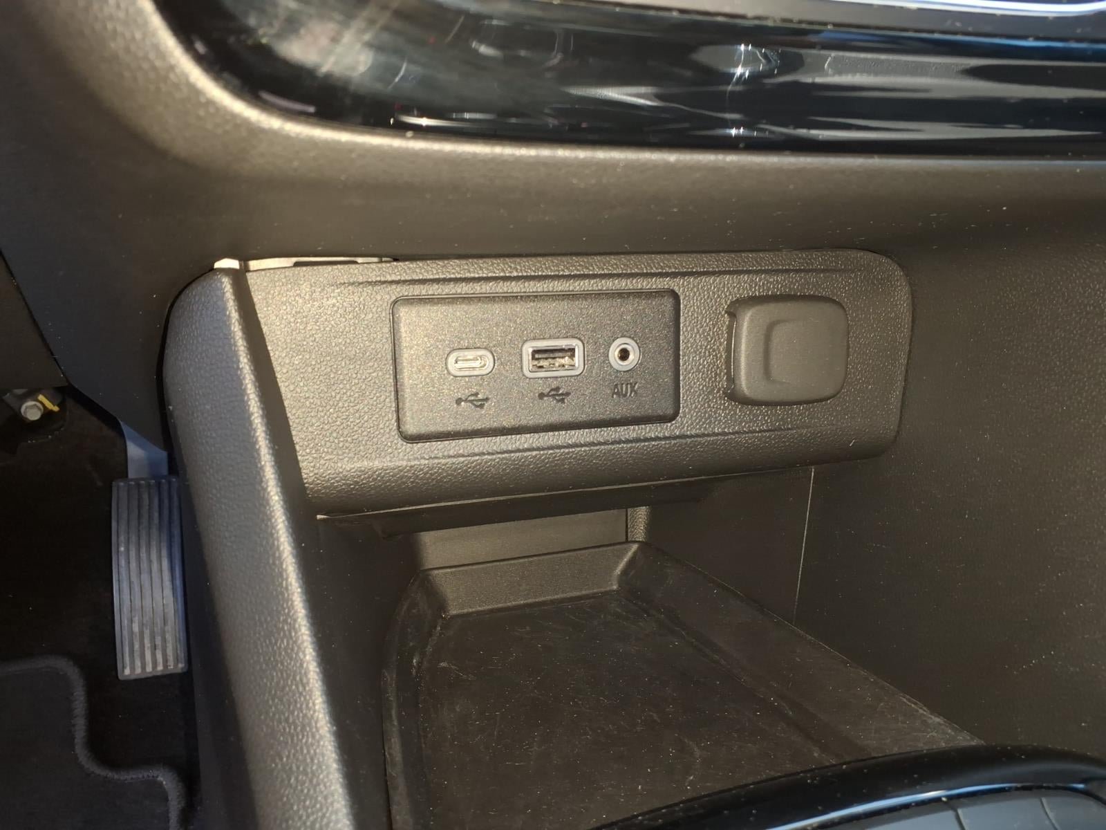 Certified 2022 Buick Encore GX Essence w/ Experience Buick Package FWD image 22