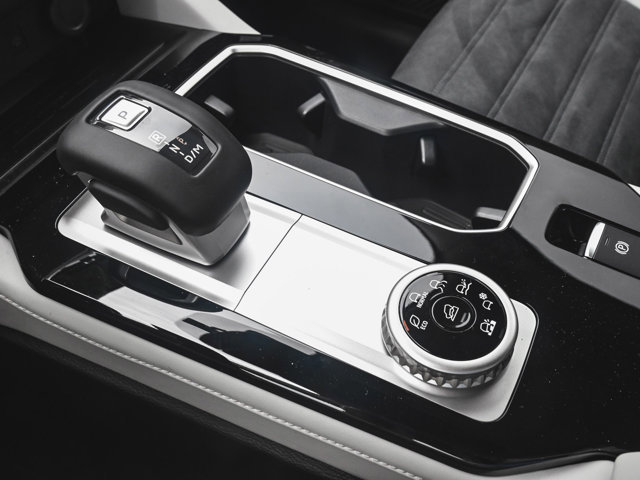 New 2025 Mitsubishi Outlander SE image 26