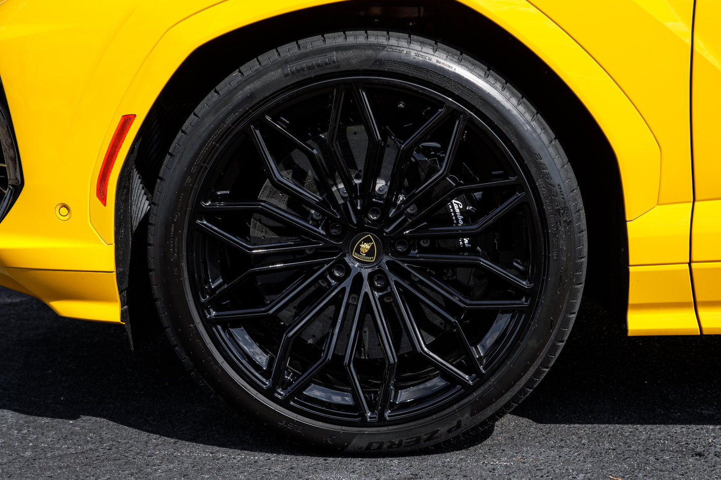 Used 2025 Lamborghini Urus SE AWD/4WD image 9