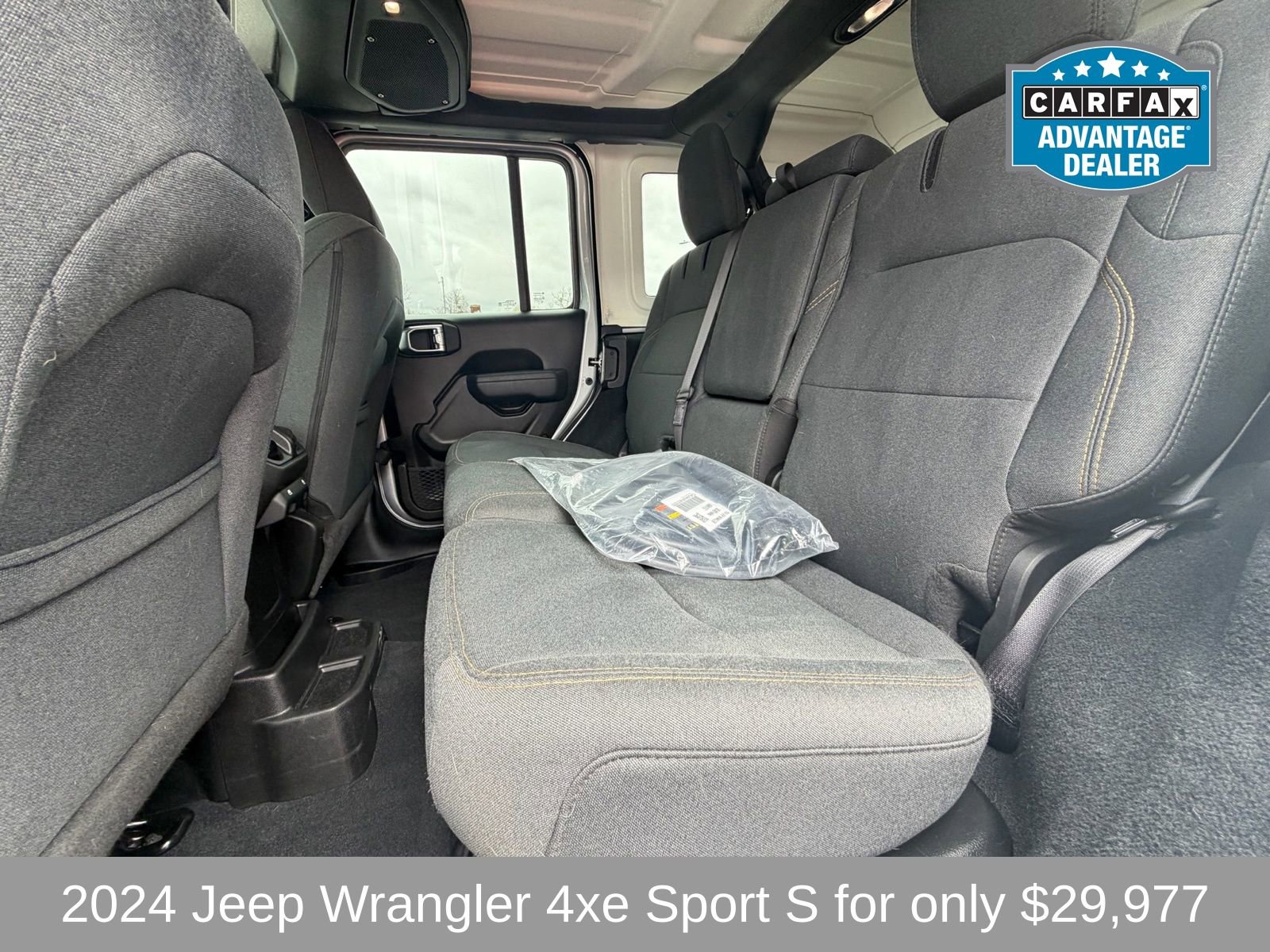 Used 2024 Jeep Wrangler Unlimited image 12
