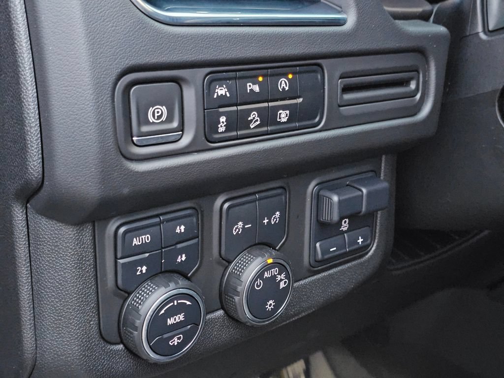 Used 2023 Chevrolet Tahoe Z71 w/ Z71 Off-Road Package AWD/4WD image 27