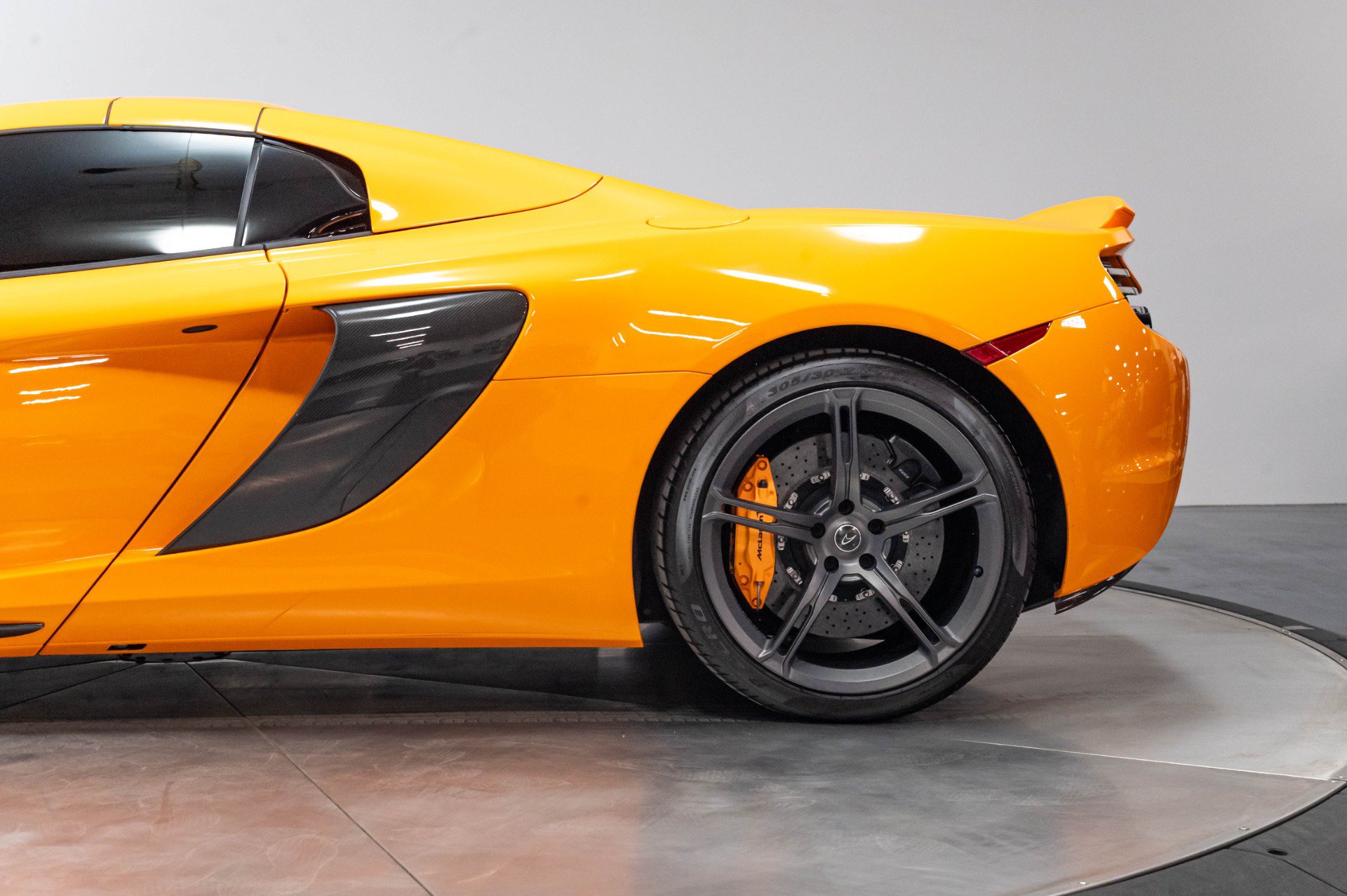 Used 2015 McLaren 650S Spider RWD image 54