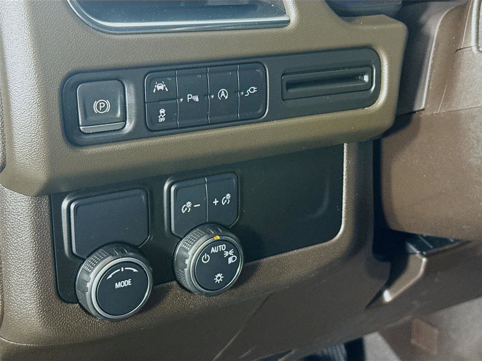 Used 2022 Chevrolet Suburban LS w/ Driver Alert Package RWD image 7