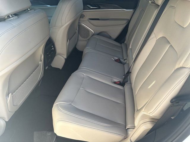 New 2025 Jeep Grand Cherokee Limited w/ Black Appearance Package image 20