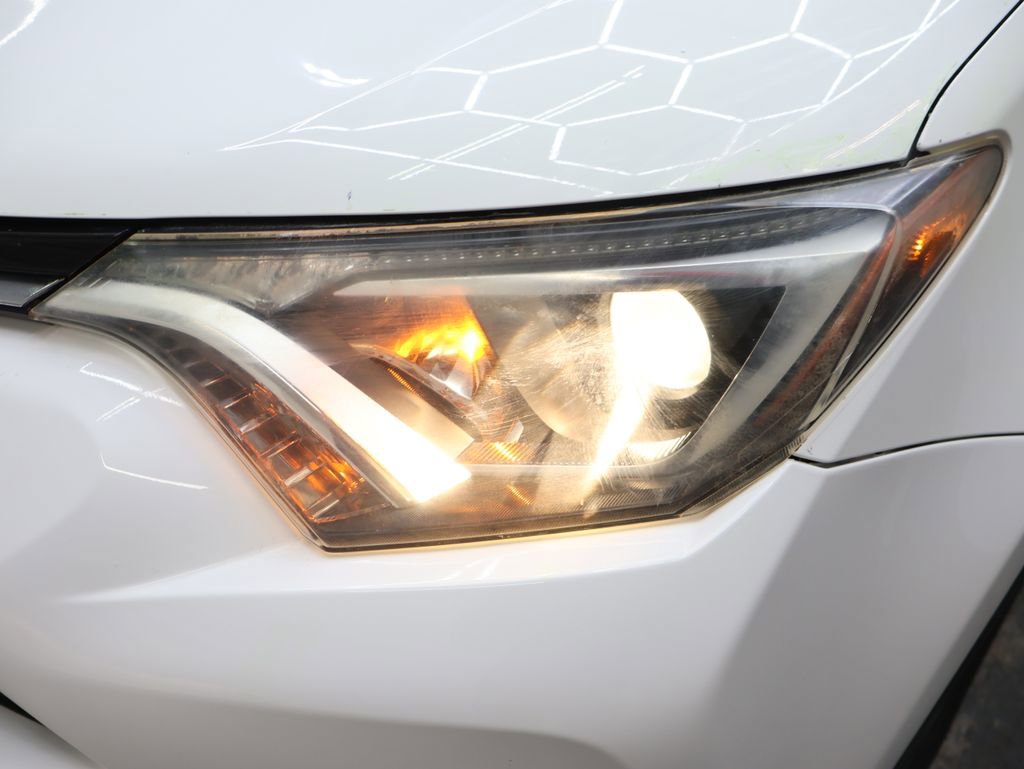 Used 2017 Toyota RAV4 XLE AWD/4WD image 26
