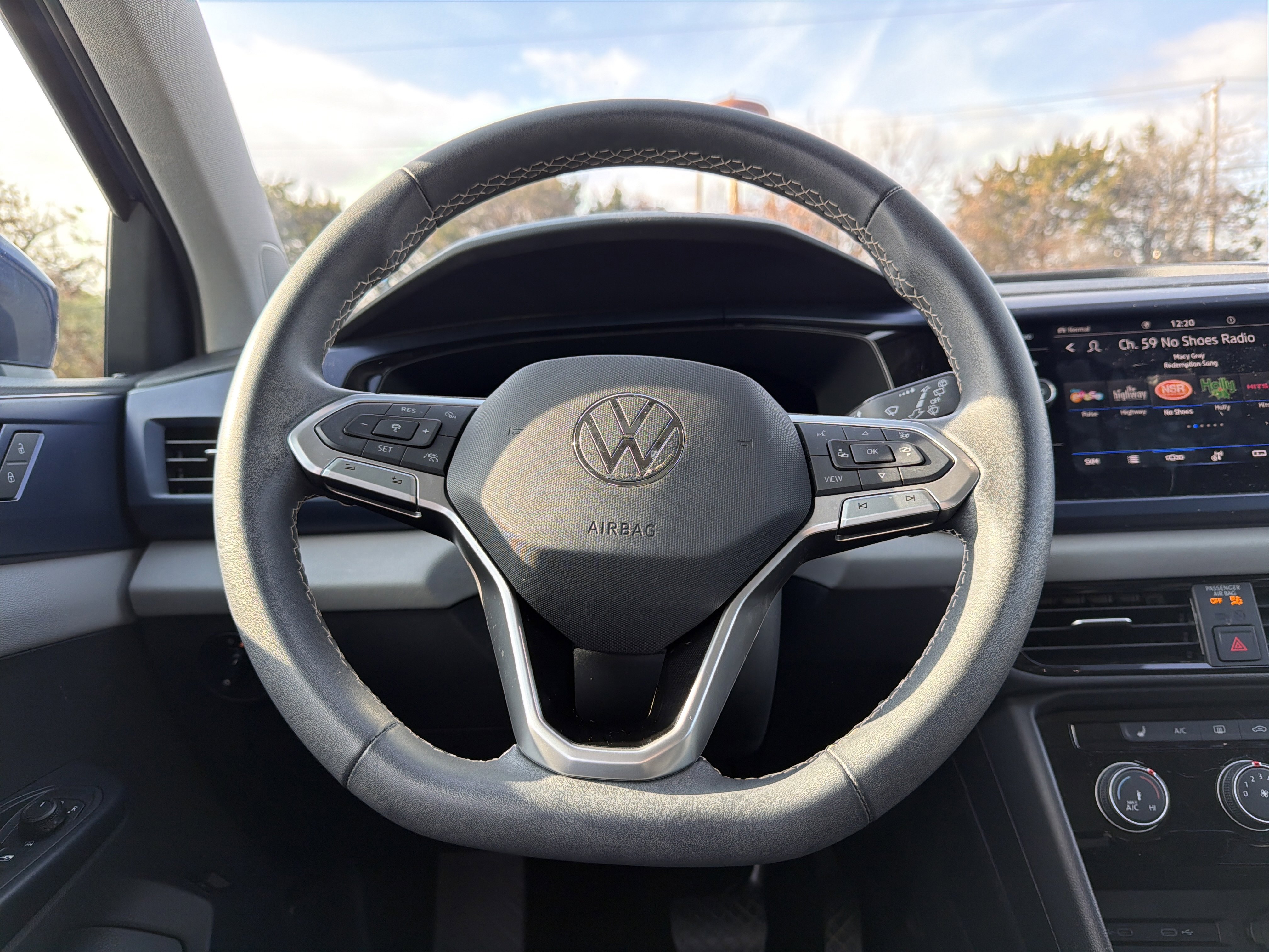 Certified 2023 Volkswagen Taos SE w/ Panoramic Sunroof Package image 14